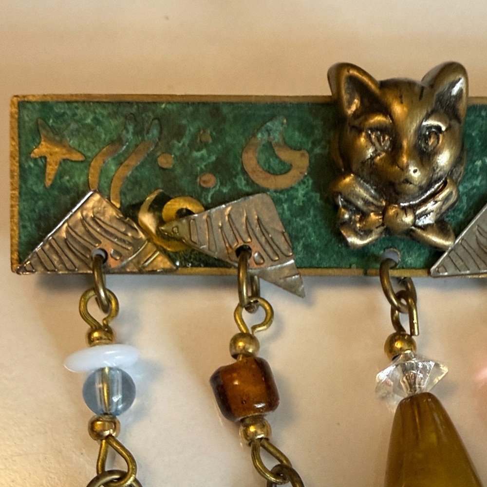 Artistic Cat Brooch with Colorful Charms - Picture 5 of 7